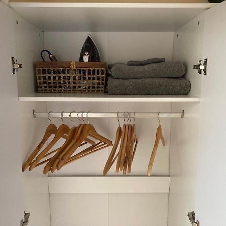 Comfortable Room With Private Balcony And Shared House London Exteriör bild