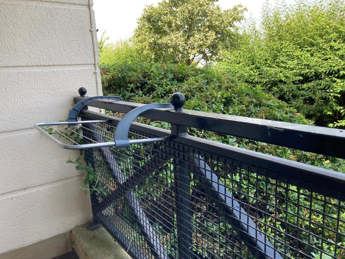 Comfortable Room With Private Balcony And Shared House London Exteriör bild