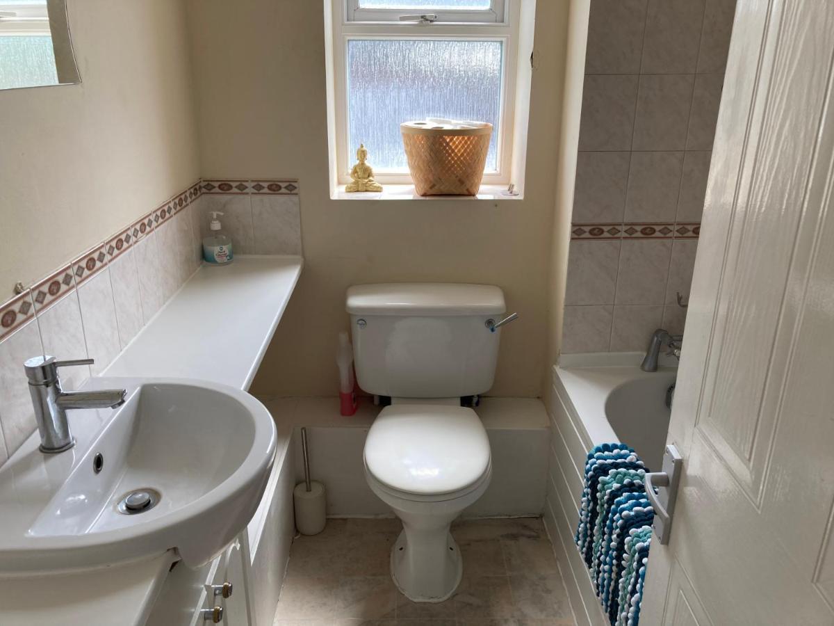 Comfortable Room With Private Balcony And Shared House London Exteriör bild