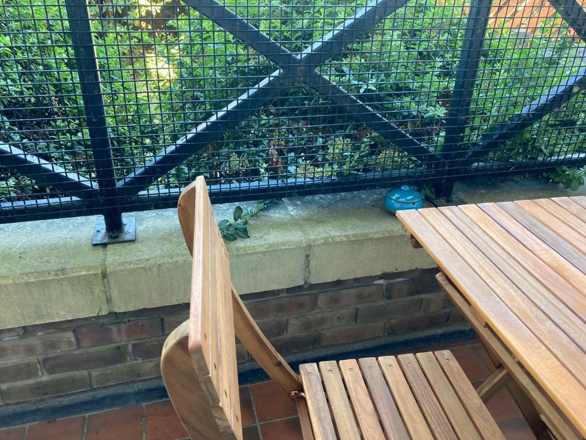 Comfortable Room With Private Balcony And Shared House London Exteriör bild