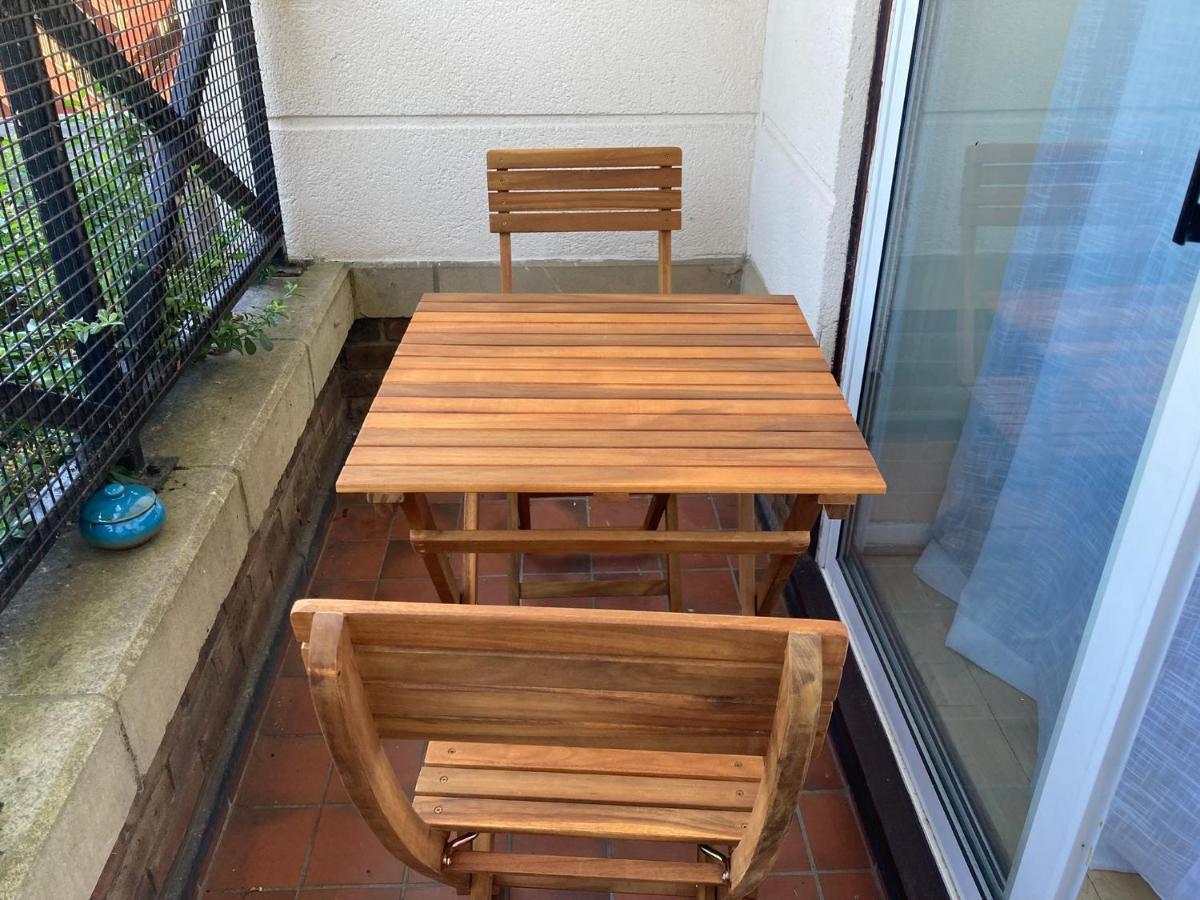 Comfortable Room With Private Balcony And Shared House London Exteriör bild